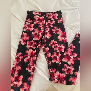 Old Navy Active Pink & Red Floral Black Leggings